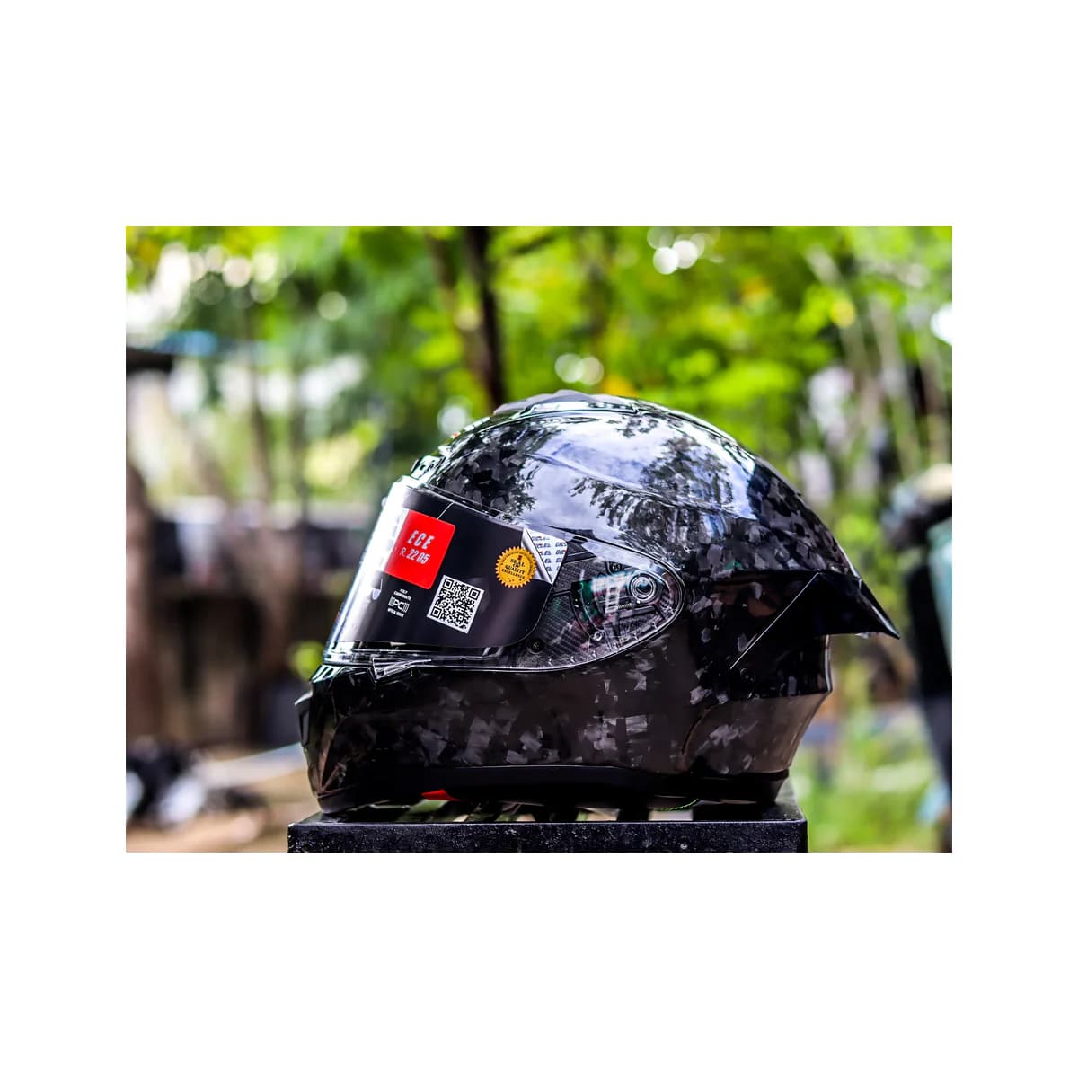 Gille 863 Medusa Forged full-face motorcycle helmet with spoiler